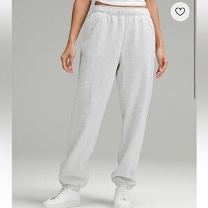 Lululemon Scuba Mid Rise Oversized Jogger Short Heather Light Grey Small NWOT